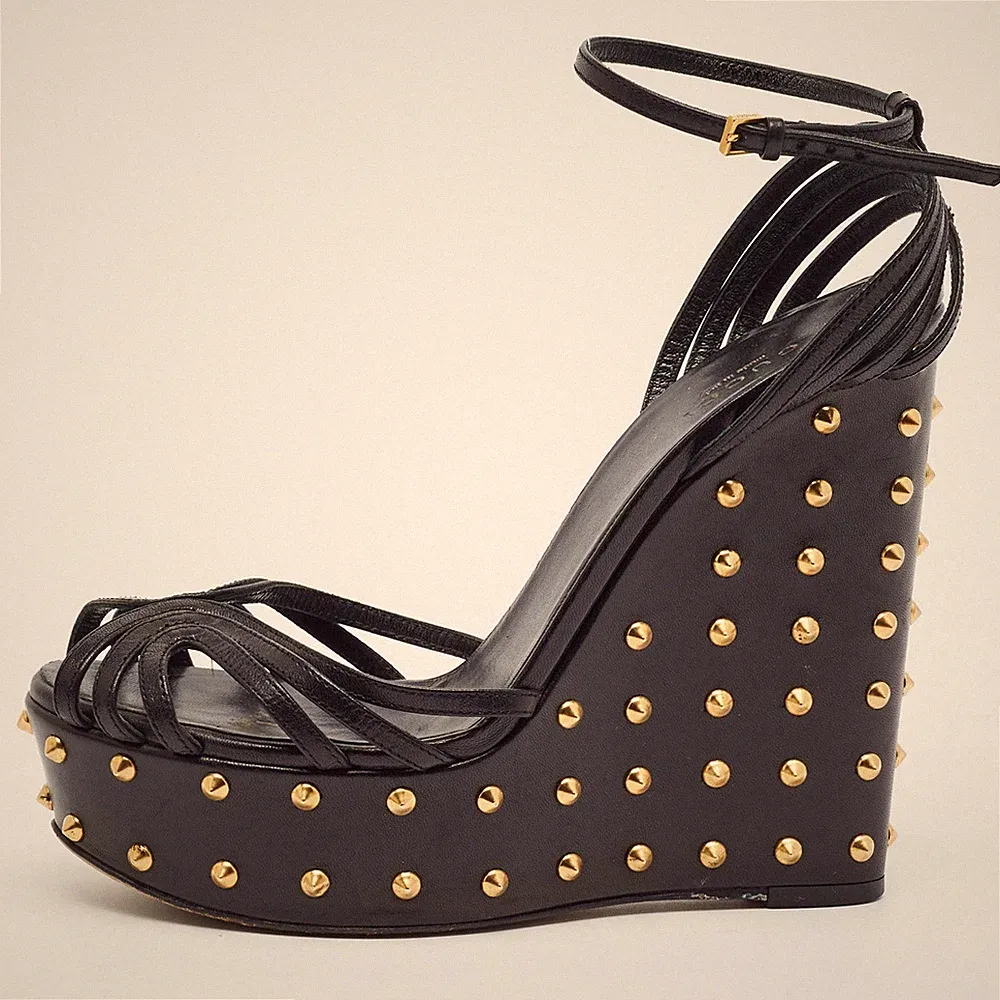 Gucci Sandalen Größe 38 Schwarz Leder Spike Keilabsatz