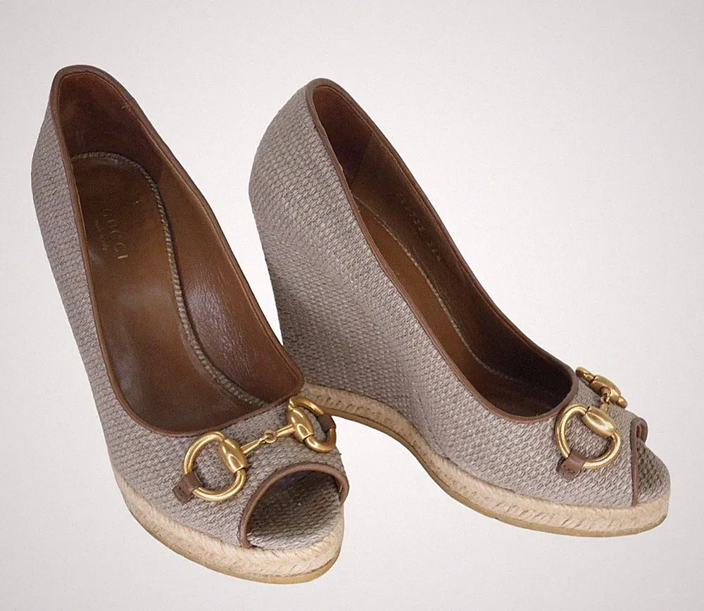 Gucci Schuhe Heels Keilabsatz Peeptoe Charlotte Horsebit Canvas Raffia EU 36,5 UK 3,5