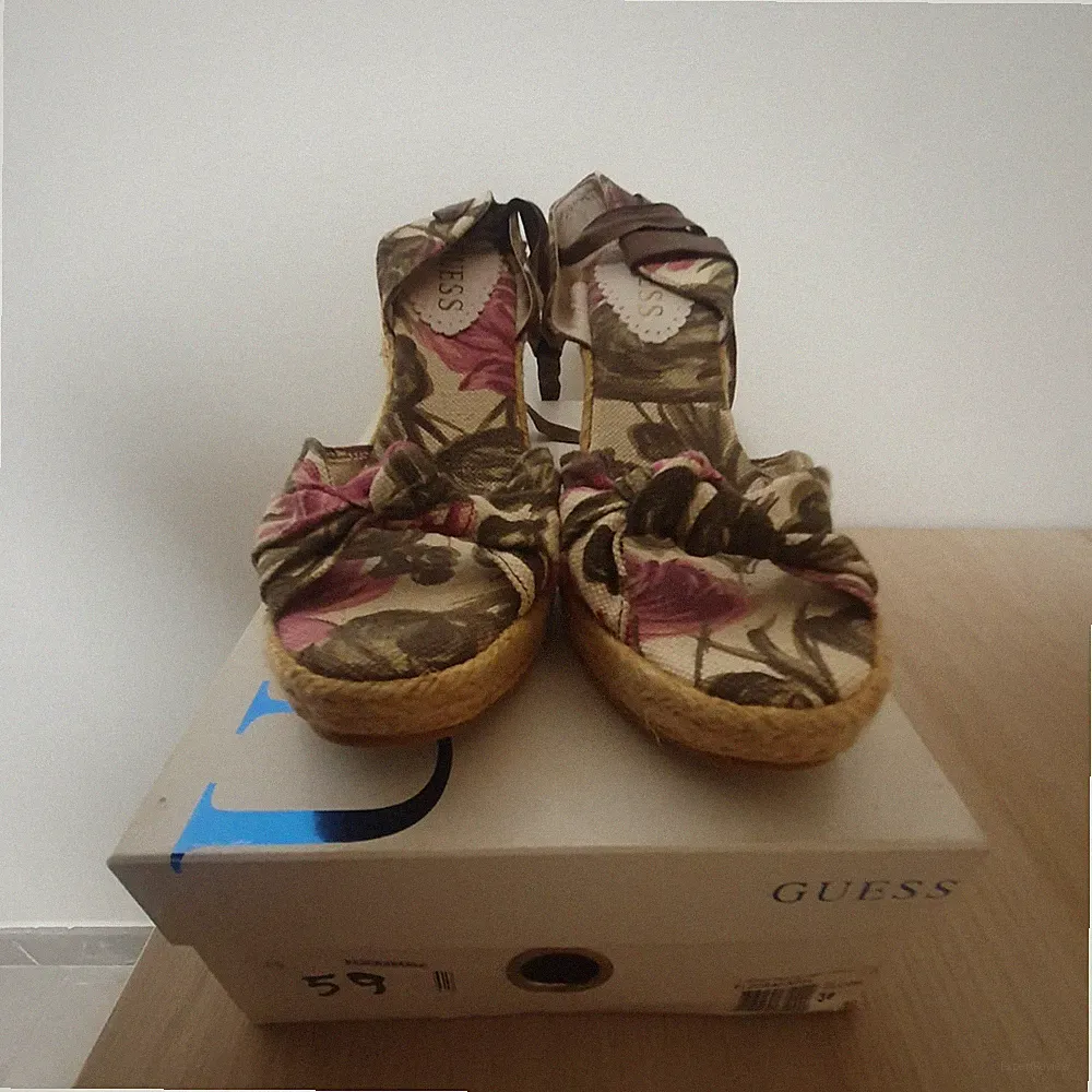guess sandale ungetragen Stoff n38