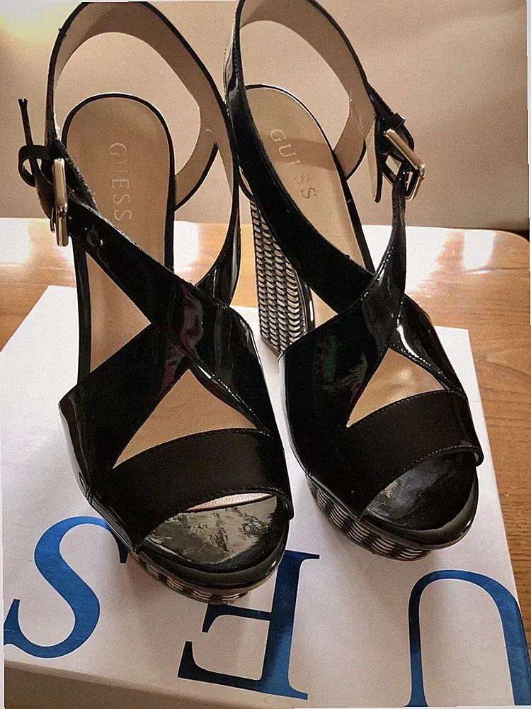 Guess Sandalen Neu
