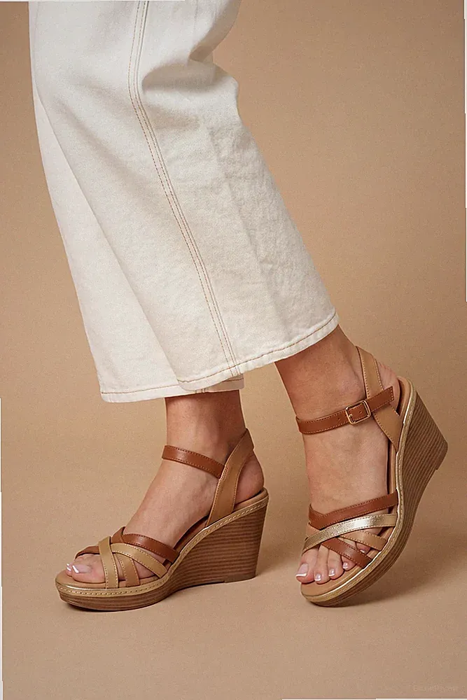 Gut für die Sohle hellbraune Damen-Sandalen mit Absatz Tageskleidung Sandalen