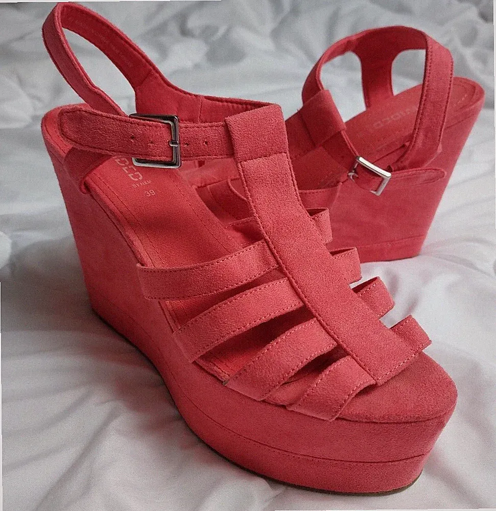 H&M Divided Wedges 5 bis 12 cm Plateau Erdbeerrot Riemen Gr. 39
