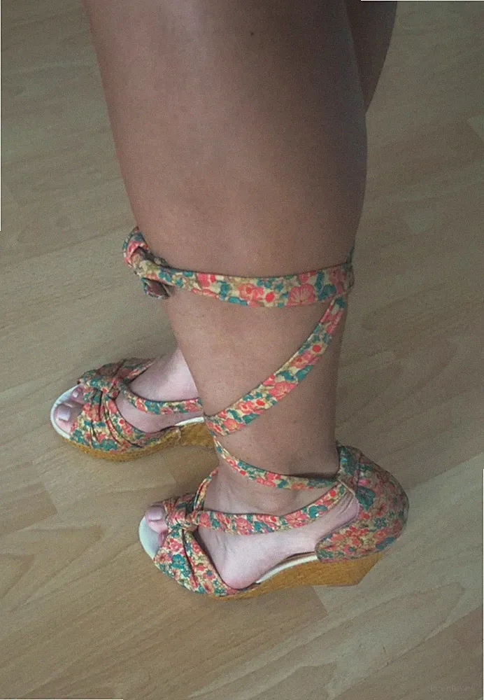 H&M High Heels Sandalen Keilabsatz 39 Rot Grün Sommer Schuhe