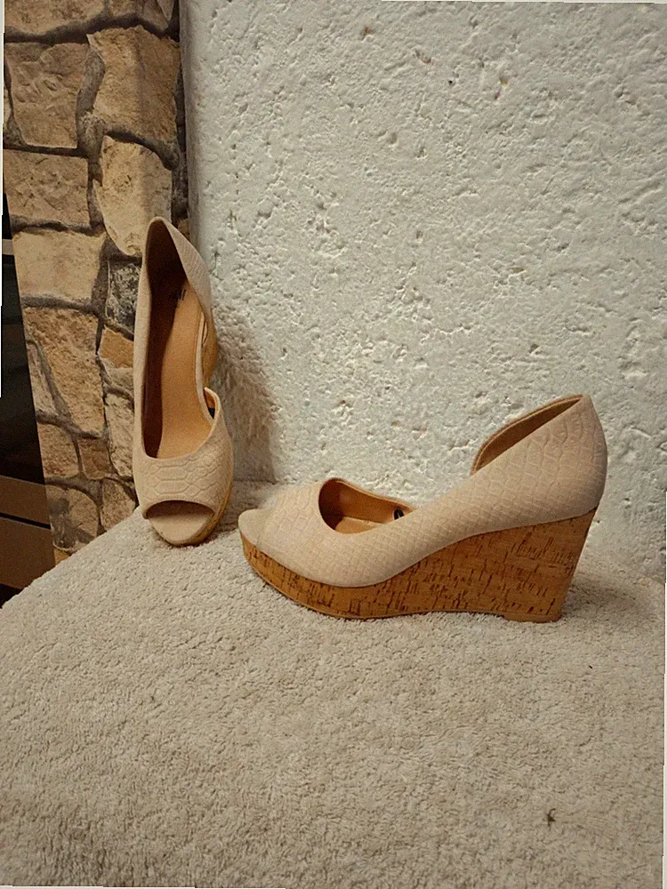 H&M Pumps Gr. 40 Keilabsatz 9 cm Damen Schuhe beige - Ungetragen