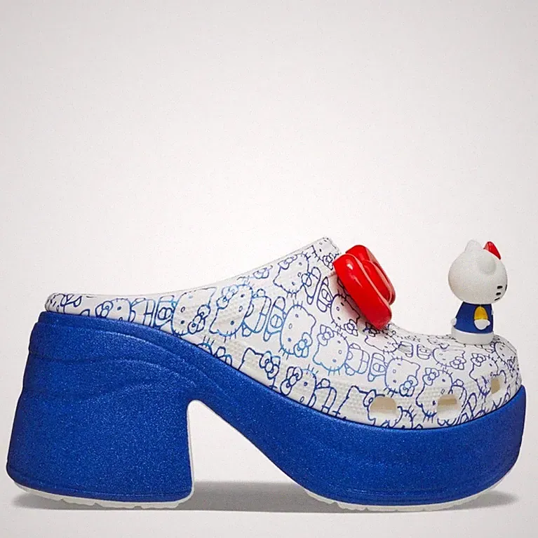 Hello Kitty Plateau Stomp Crocs Weiß Blau UK 8 M / UK 9 W Neu