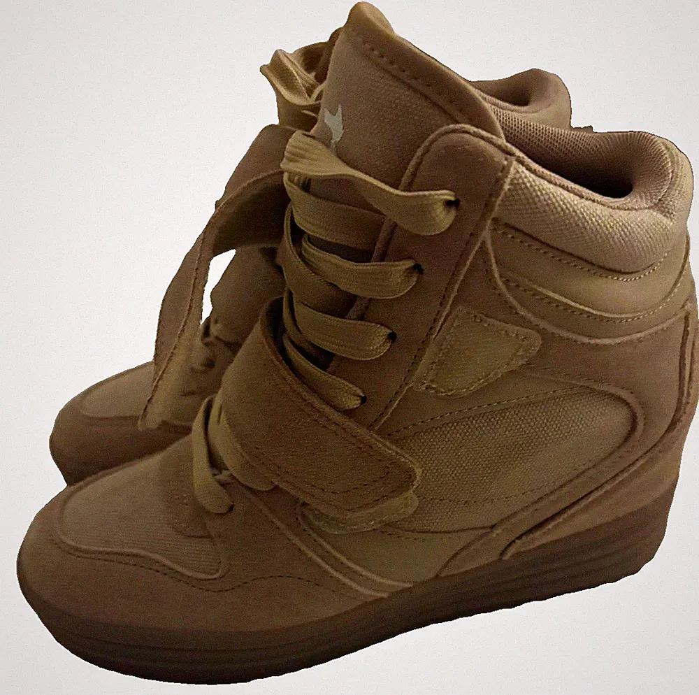 High-Top Sneaker Sportschuh Beige EU 38 Jugendliche Keilabsatz Klettverschluss