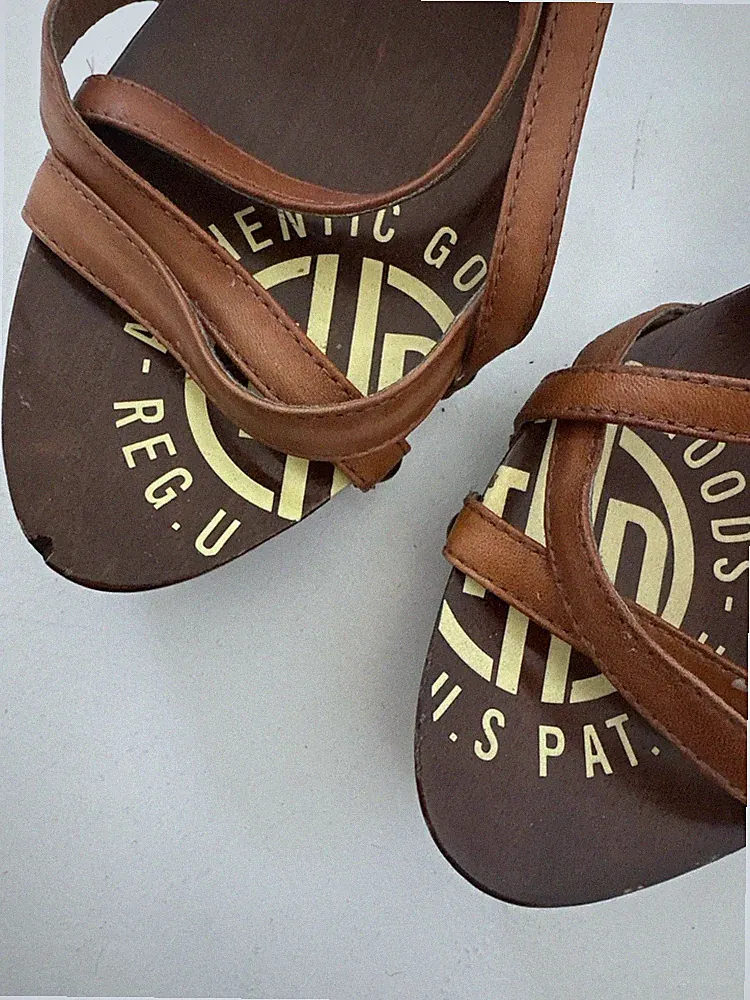 Hilfiger Denim Sandalen aus Holz und Leder, Gr. 38, beigebraun