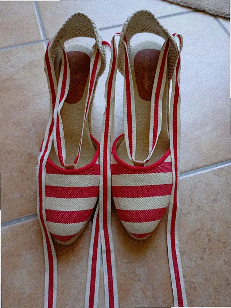 HINGUCKER: Keilespandrilles von NATURLÄUFER rot/cremefarben Gr. 40