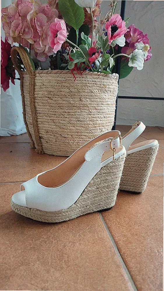 Hübsche Keilsandalette Neu Gr.33