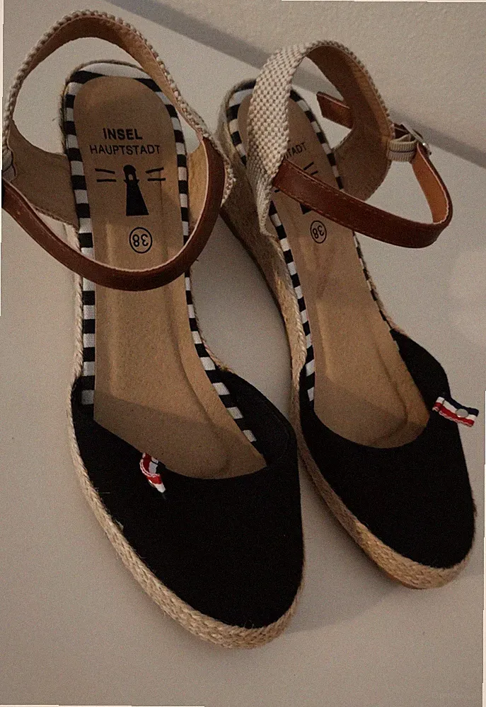 Inselhauptstadt Damen Sandalen, Schwarz/Weiß, Größe 38, sehr guter Zustand