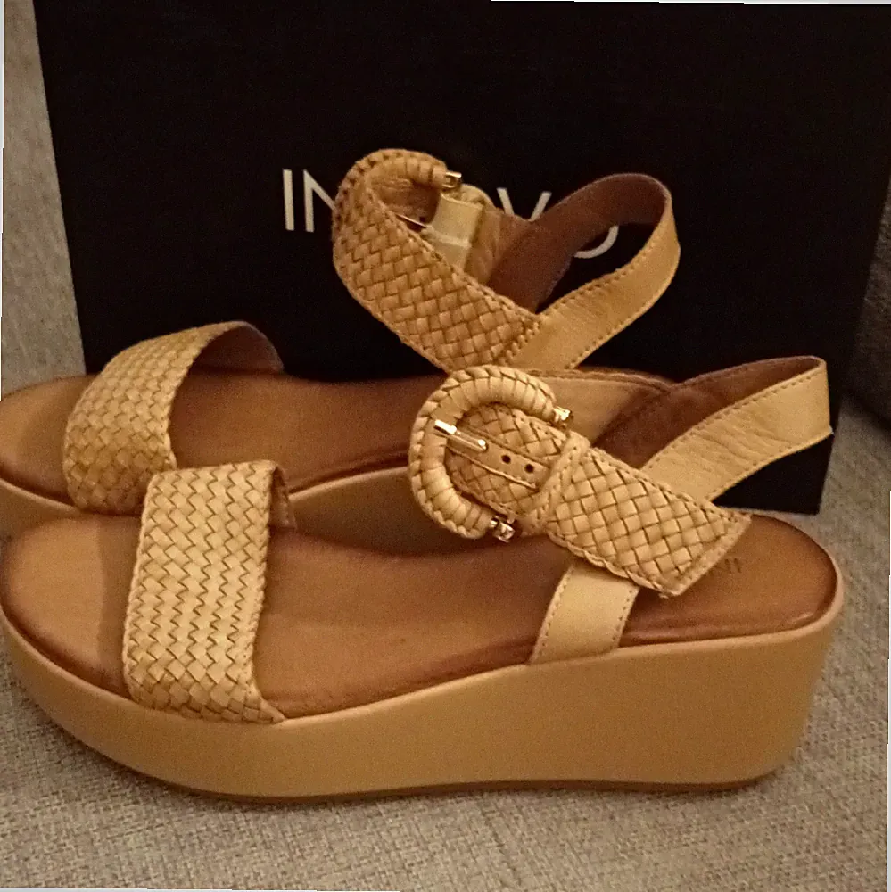Inuovo Damen Sandalen Leder Riemchen Schnalle Keilabsatz Plateau Beige 41UVP 99€