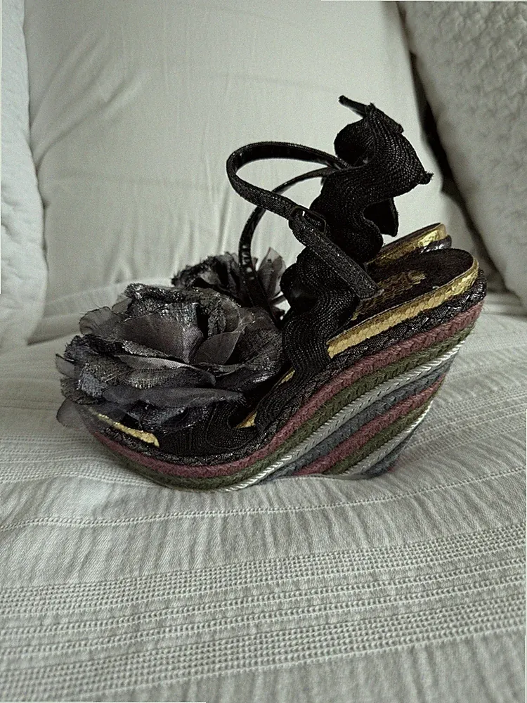 Irregular Choice Neu Schwarz Blumen Keilabsatz Sandalen Gr 40 UK 6,5 Lila Grün Absatz