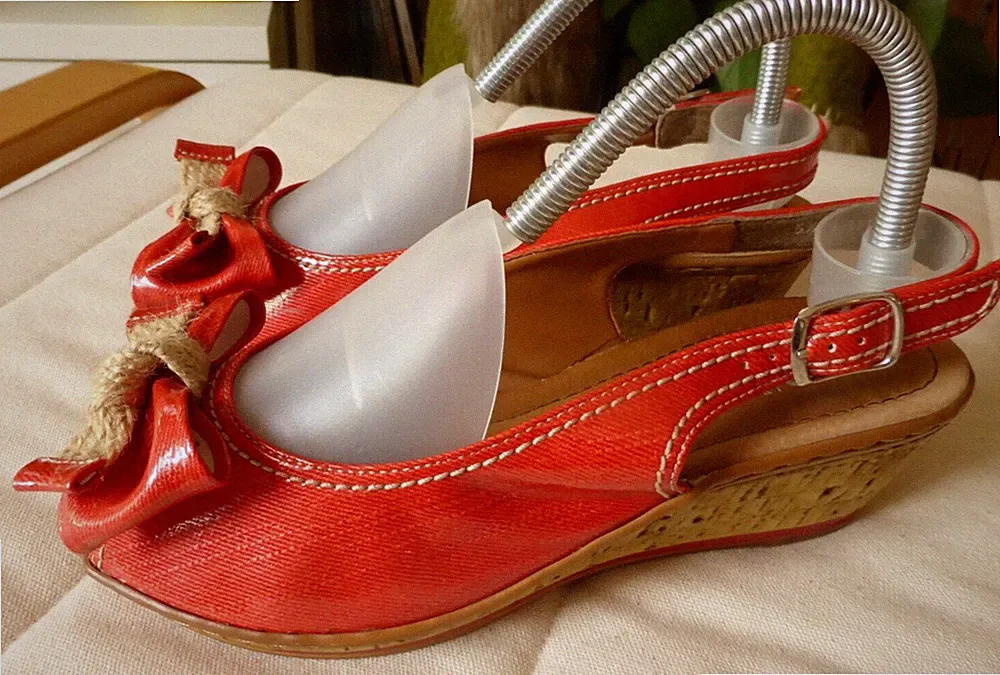 JENNY by ARA Riemensandale Halbschuh Keilabsatz rot Gr. 38,5 Weite G Luftpolster