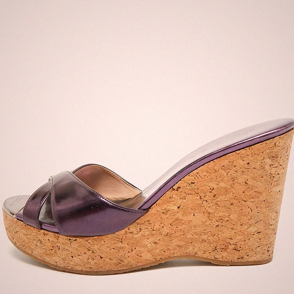 Jimmy Choo Parfum Gr. 41 Lila Lackleder Kork Plateau Keilabsatz Sandalen