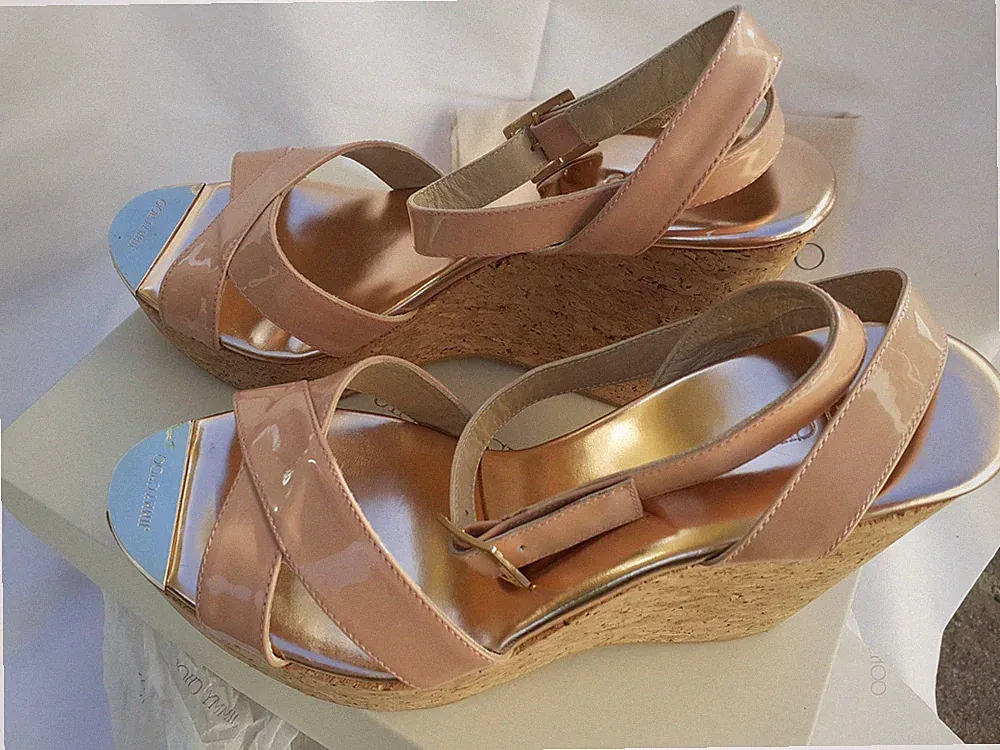 JIMMY CHOO Riemchensandalette Plateau-Sandale Wedges Lackleder beige/Gr /40/NEU