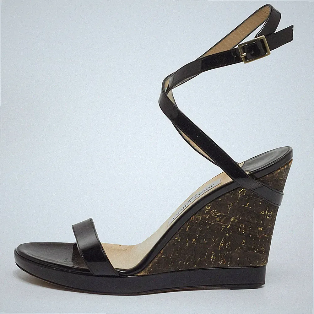 Jimmy Choo Sandalen Alana Größe 39 schwarz Lackleder Kork Keilabsatz