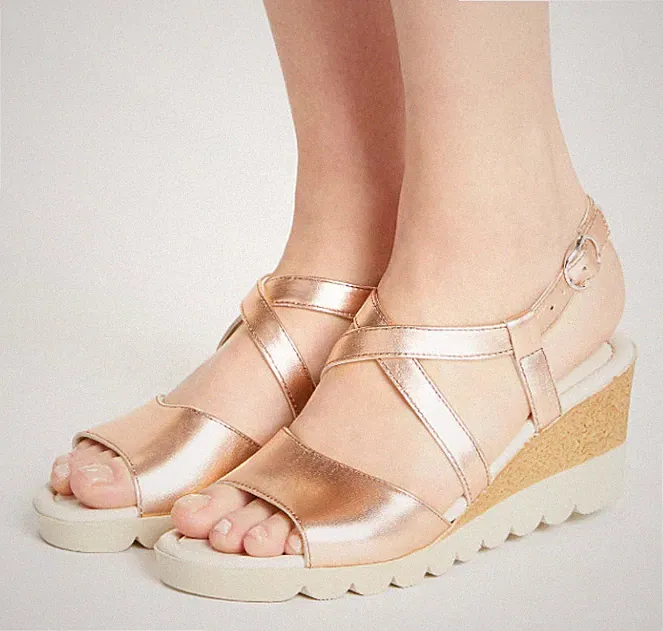 John Lewis Katie Sandalen mit Keilabsatz, Rosa Metallic Leder UK 8 / EU 41