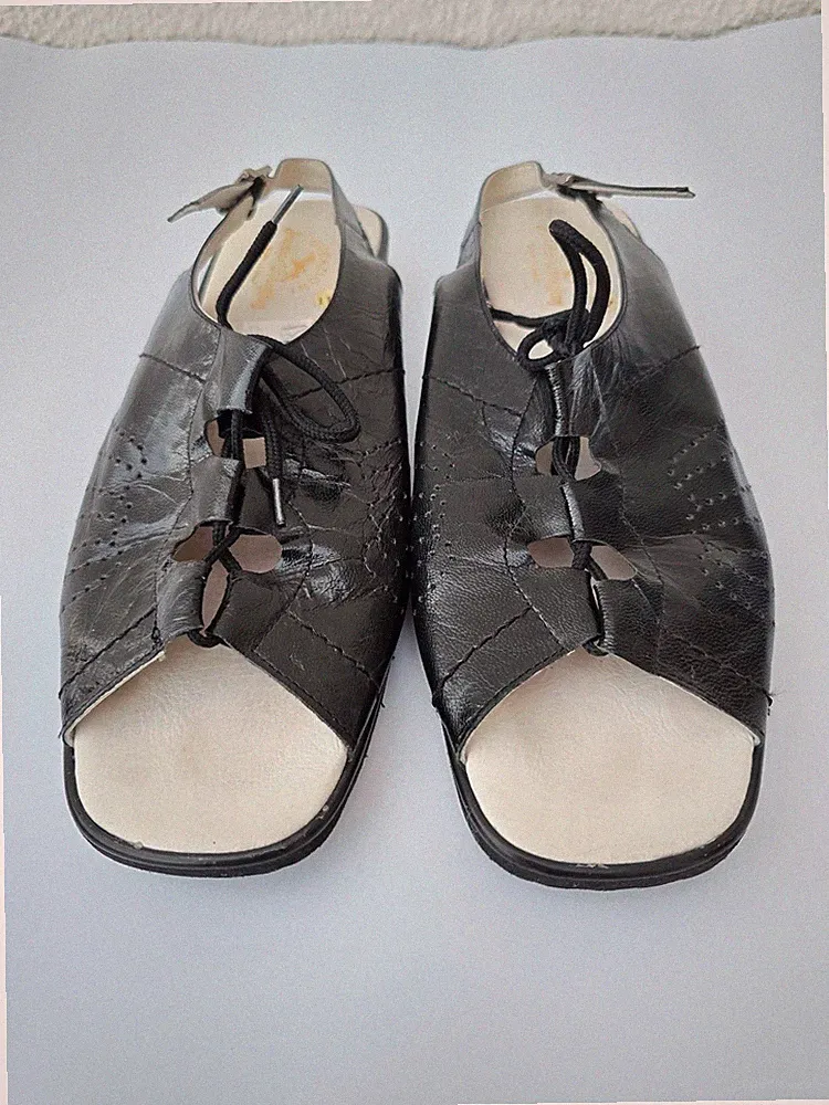 Jonathan L. D. Riemchen-Sandalen Leder Keilabsatz niedrig Schnalle Schwarz EU 41