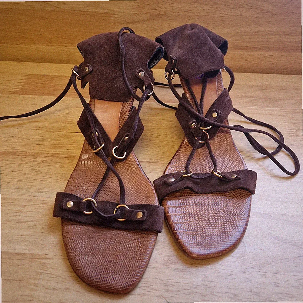Jones Bootmakers braune Wildleder Schnürsandalen, Größe UK 6,5, EU 40, US 9, AU 7,5.