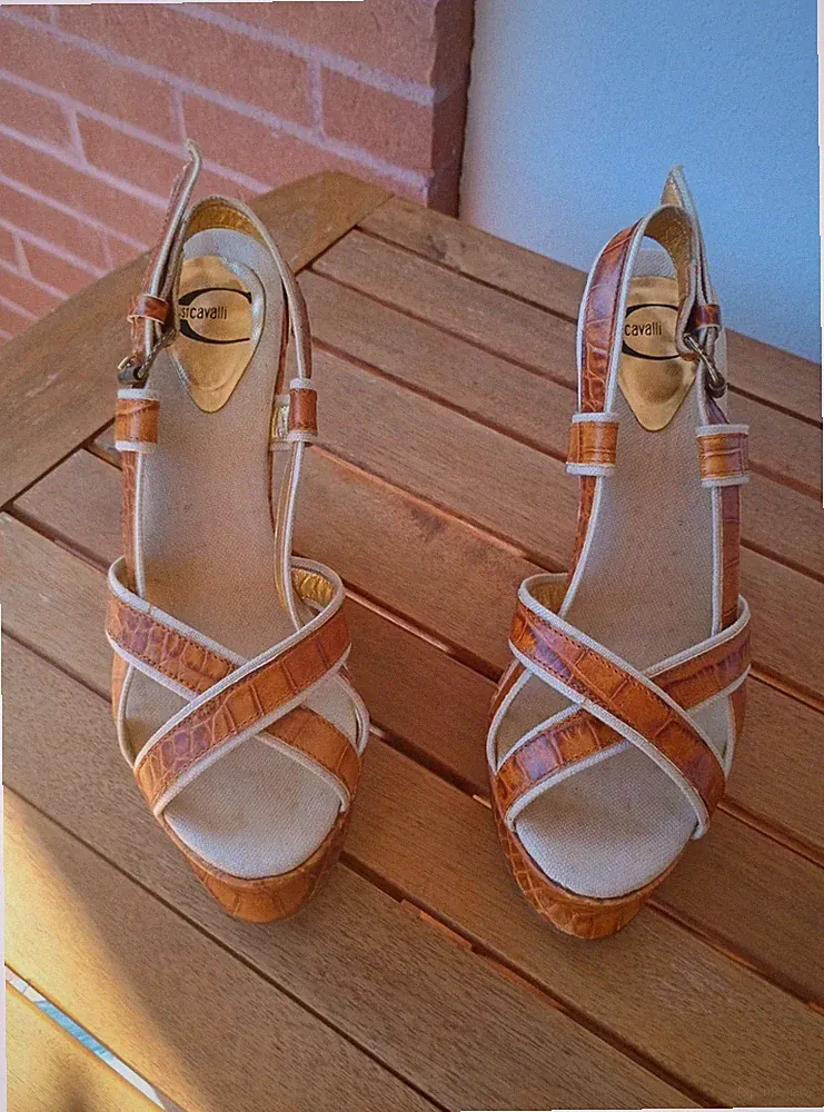 Just Cavalli Damen Sandalen Keilabsatz Plateau Leder Kroko Optik 39 Braun