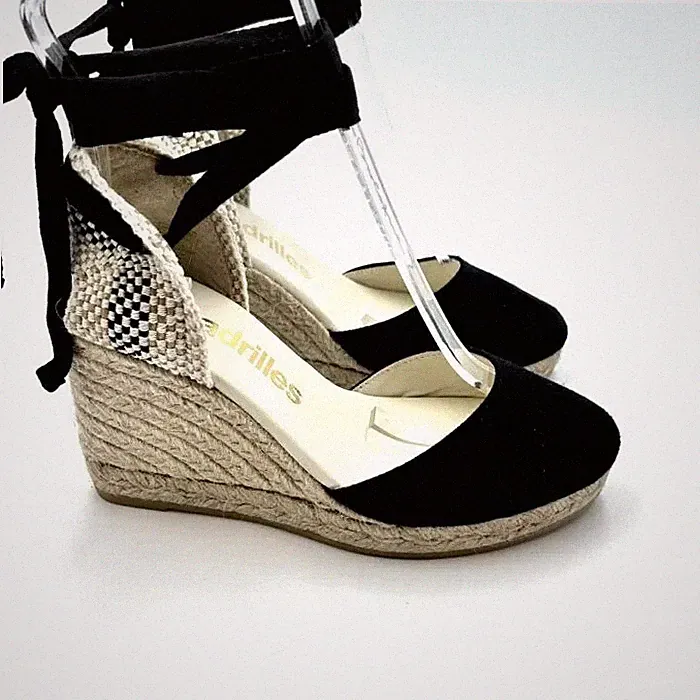 Keilabsatz Espadrilles aus schwarzem Wildleder mit Knöchelschnürung, H 9cm Art Colin Ante