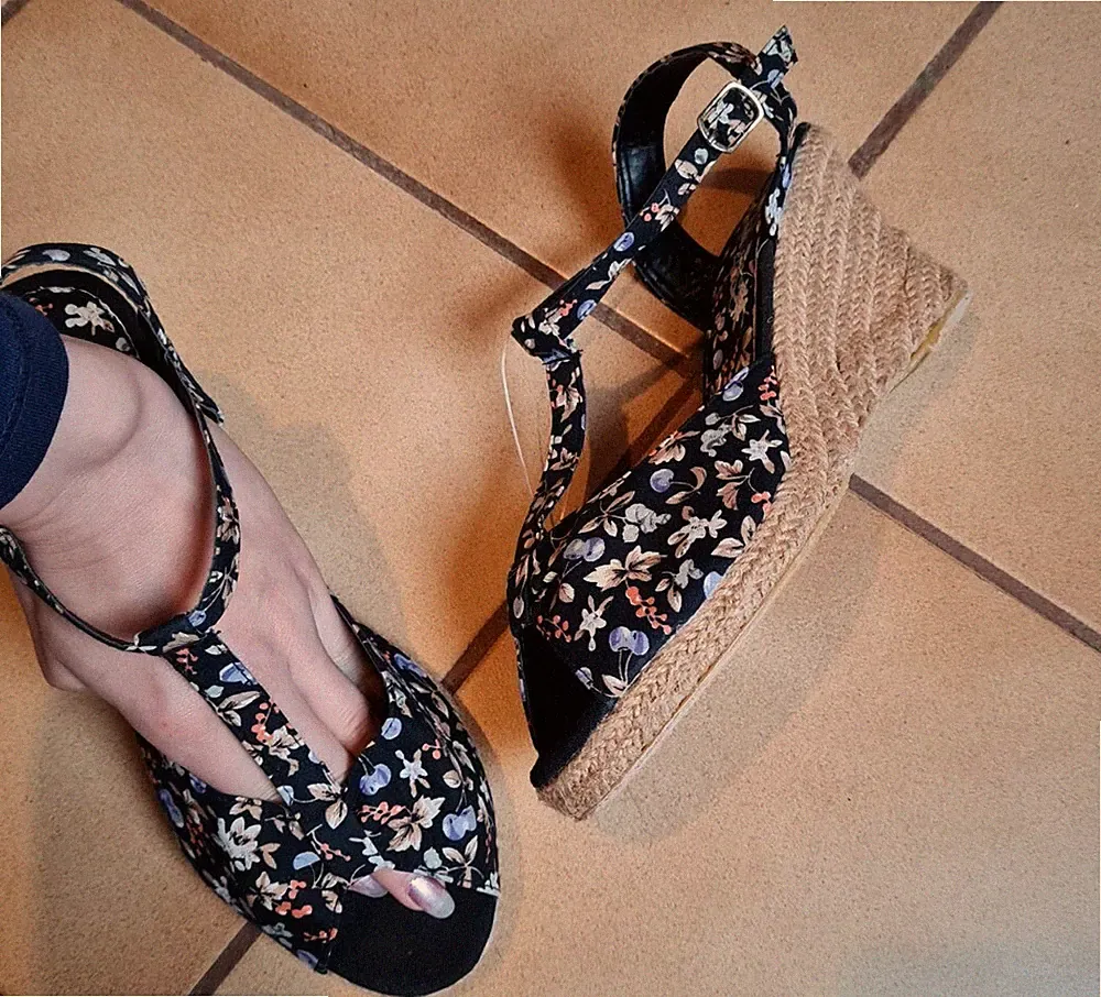 Keilabsatz Sandalen gr 39 schwarz offen Blumen Sommer damen kork peeptoes skyki