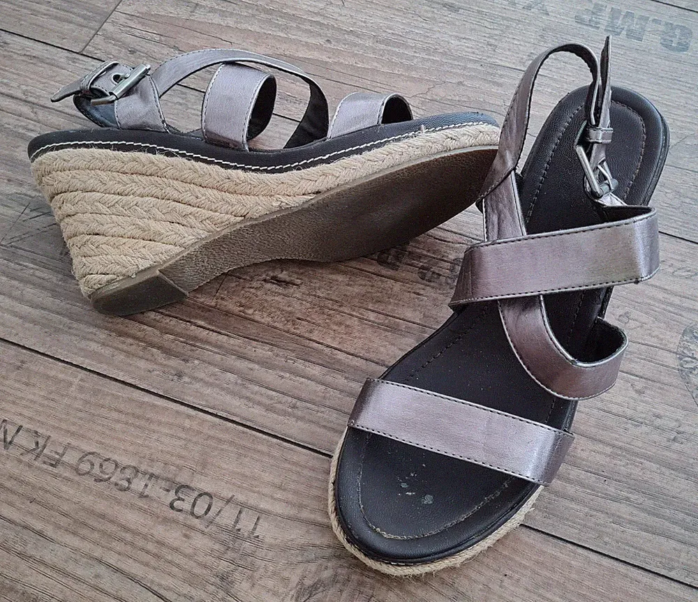 Keilabsatz Sandaletten, Sandalen, Pumps Gr. 40