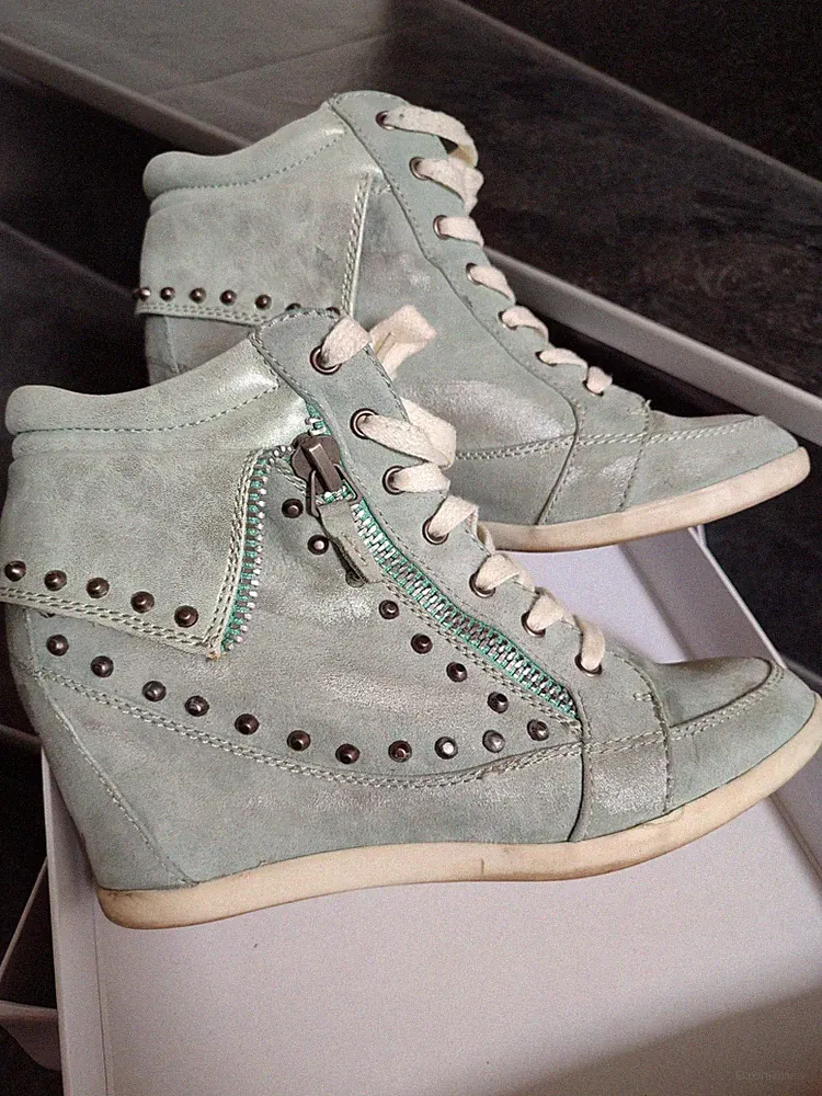 Keilabsatz Sneaker Mintgrün Metallic Mit Nieten Und Reißverschluss Gr 39