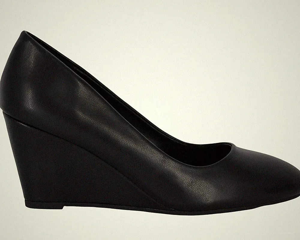 KEILPUMPS 7,5 cm BEQUEME DAMENSCHUHE AUS SCHWARZEM KUNSTLEDER