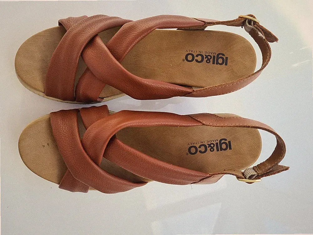 9 cm Plateausandalette