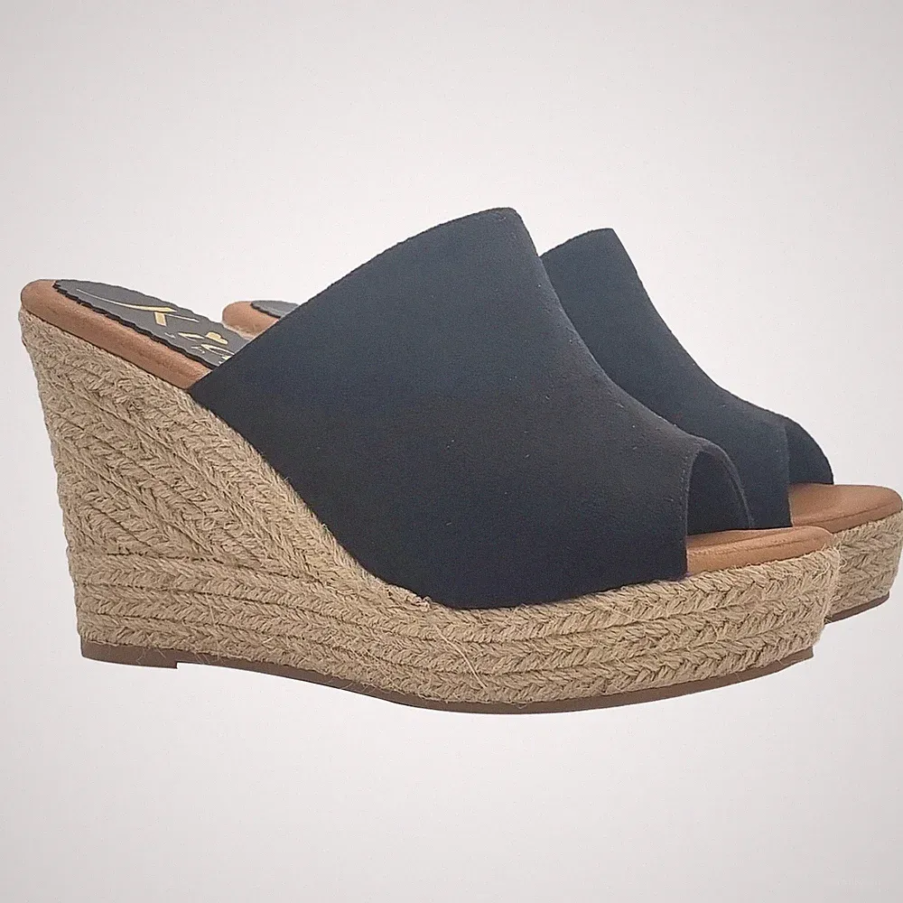 KIARA SHOES Damen Keilsandaletten Schwarz Kunstvelours mit 11 cm Absatz