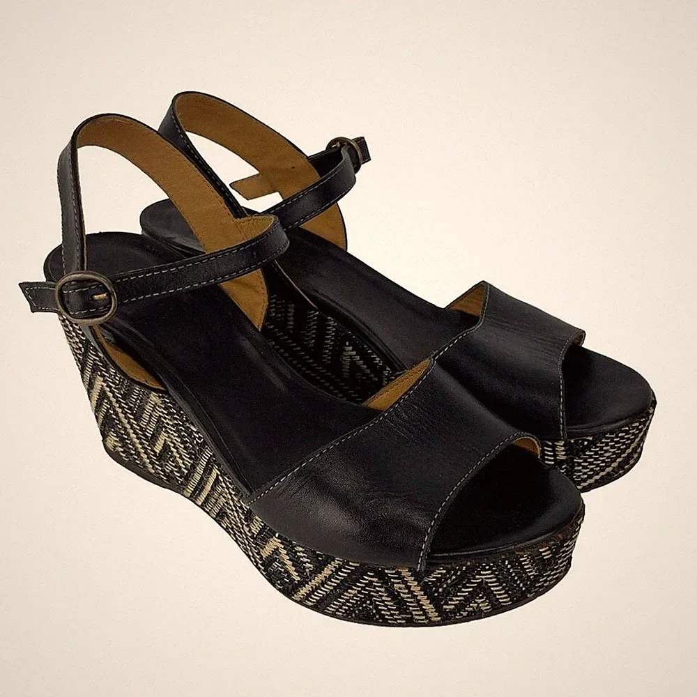 LA CANADIENNE Southwestern Woven Wedges Ankle Strap Leather Black Sandals sz 37