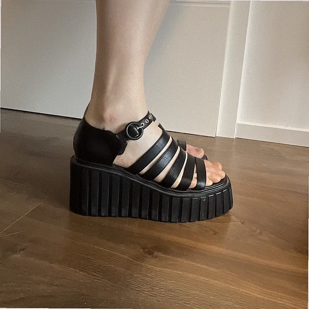 LAMODA Damen Riemchen-Sandalen Schwarz Keilabsatz 8,5cm Plateau Absatz EU 38