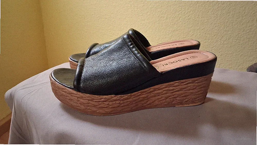 Lasocki Pantoletten Sandalen Leder echt Glattleder Gr 41 schwarz keilabsatz 8cm