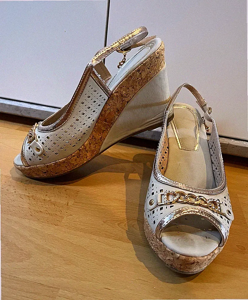 Laura Biagiotti Damen Keilsandalen hoch Slingback Beige/Gold Knöchelriemen