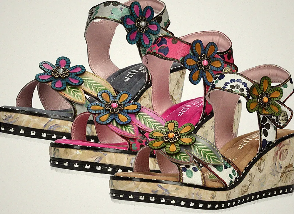 Laura Vita Damen Sandalette Plateau und Keilabsatz Blütenapplikation Ballon 08
