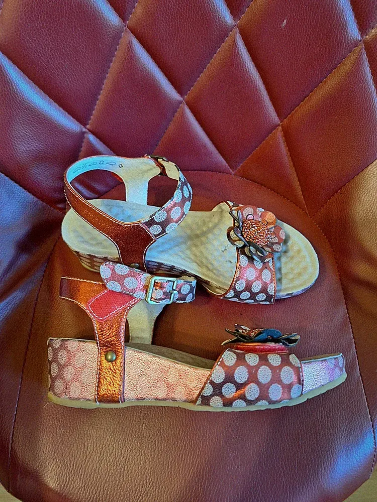 Laura Vita Schuhe Sandalen Gr 37 Rot Sehr Bequem Keilabsatz echt Leder
