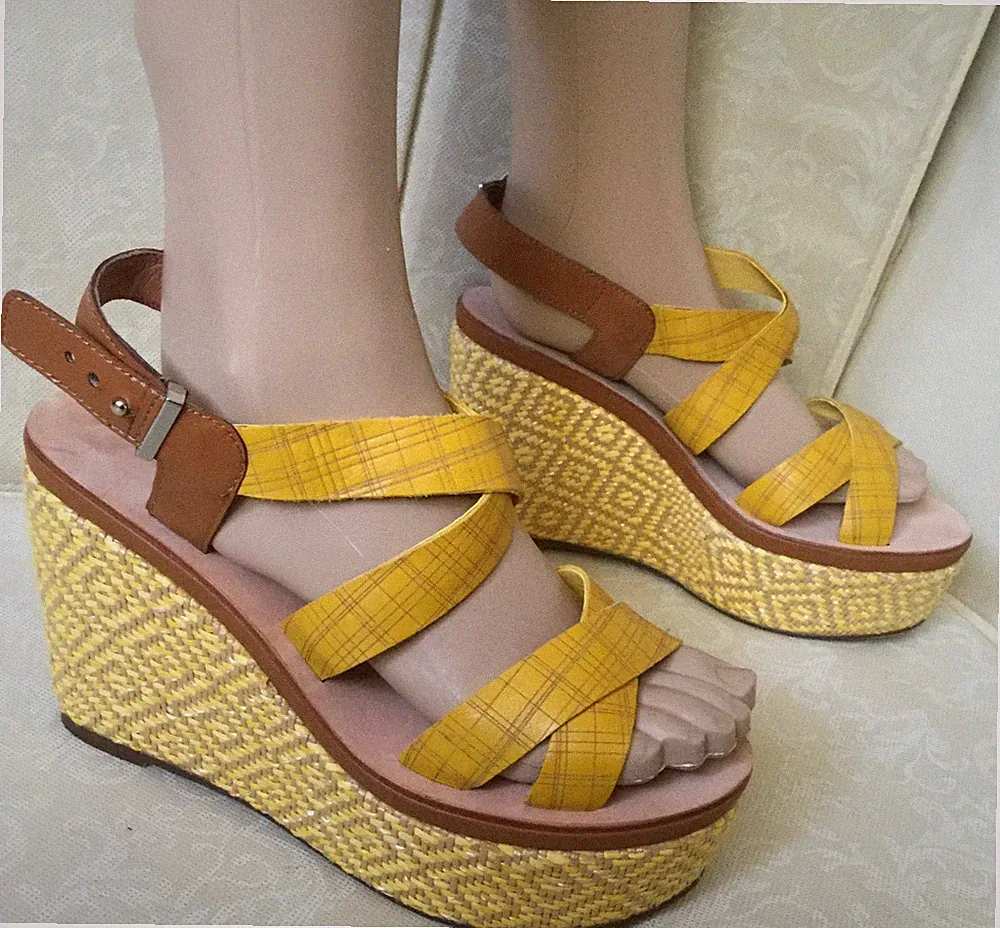 Leder Keilsandalen MAX&Co. Damensandalen, gelbe Farbe, Gr. IT 40 UK 7 US 9
