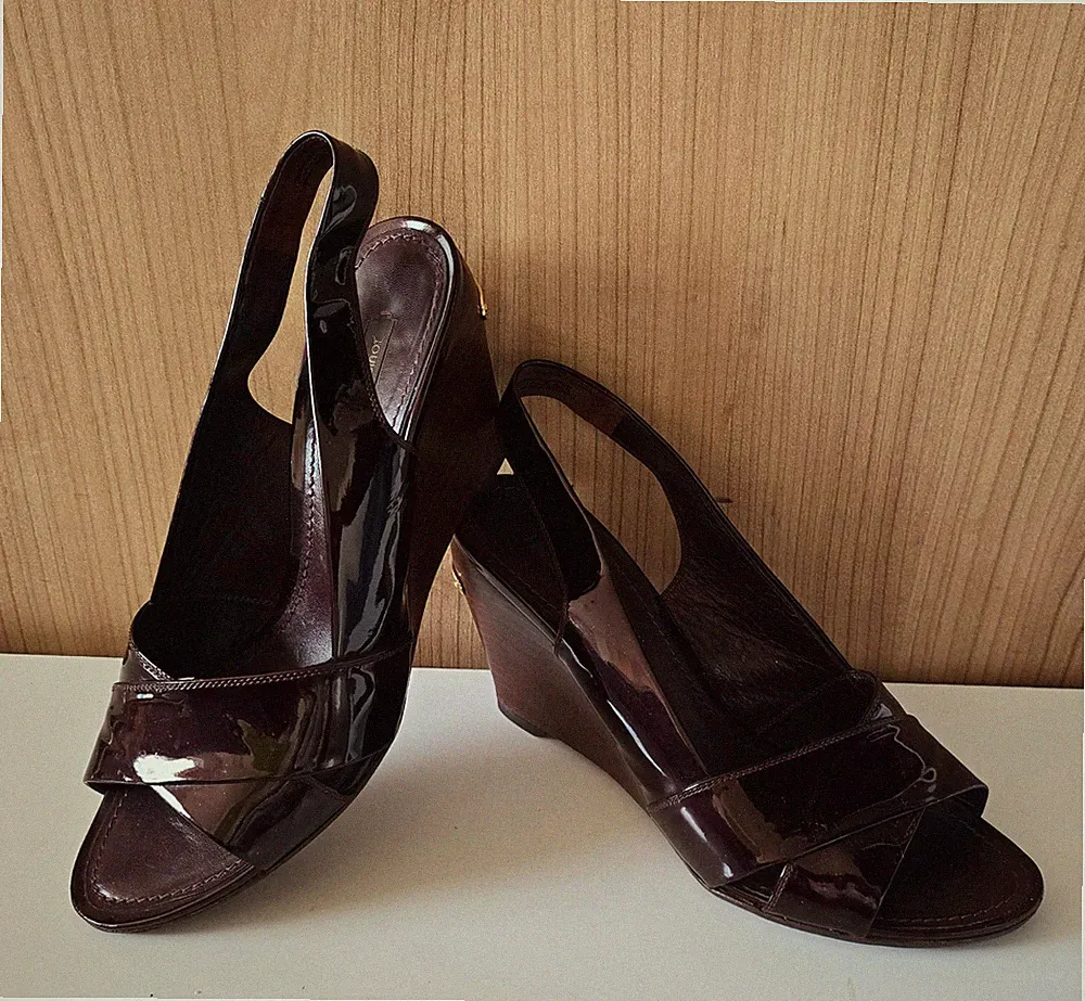 Louis Vuitton Lackleder Keilabsatz Slingback Sandalen Leather Sandals Gr. 38,5