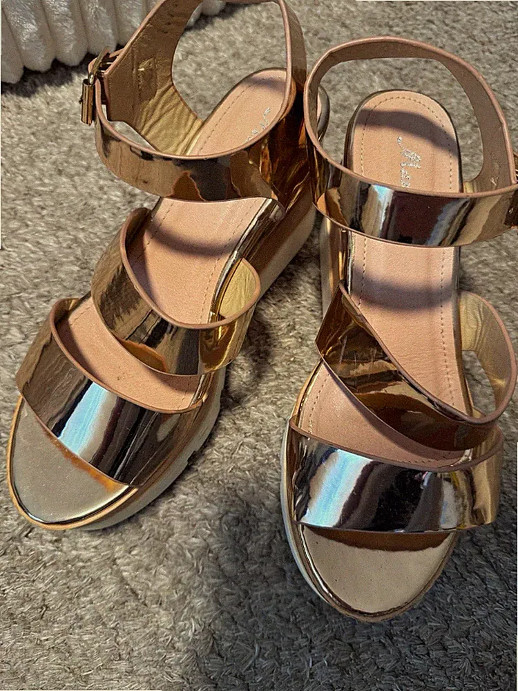 Marcellia Damen Sandalen Gold Keilabsatz Plateau Riemchen Schnalle Gr. 40
