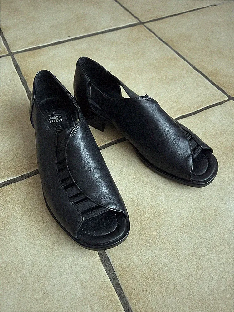 Marco Tozzi, Gute Damen offene Schuhe mit elastischen Einsätzen.SchwarzGröße 38.