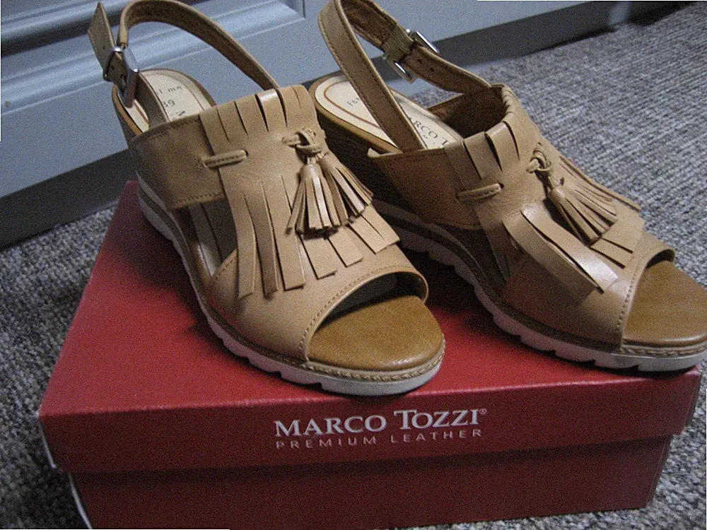 MARCO TOZZI PREMIO Sandalette Gr 39 Wedges Keilabsatz kpl. Leder Tasseln karamel