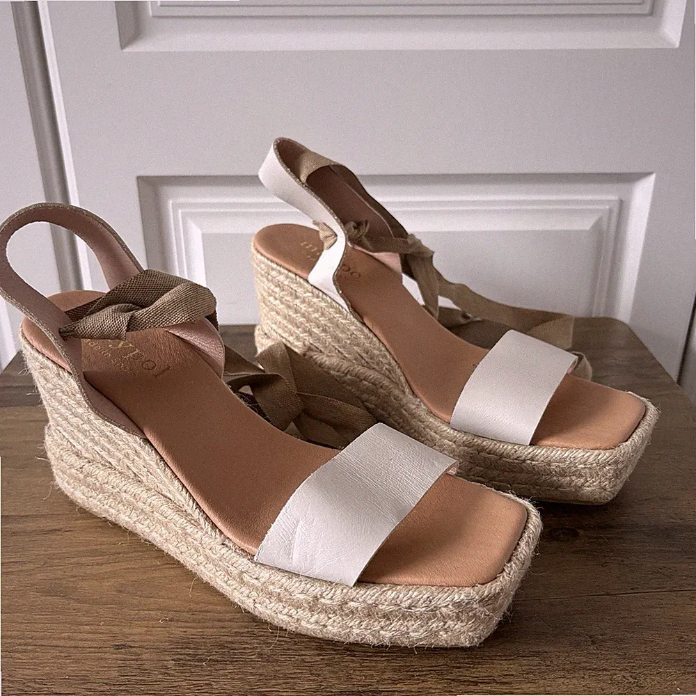 Maypol Made in Spain Damen weiße Espadrille Sommer Keilabsatz Sandalen UK 8 ungetragen