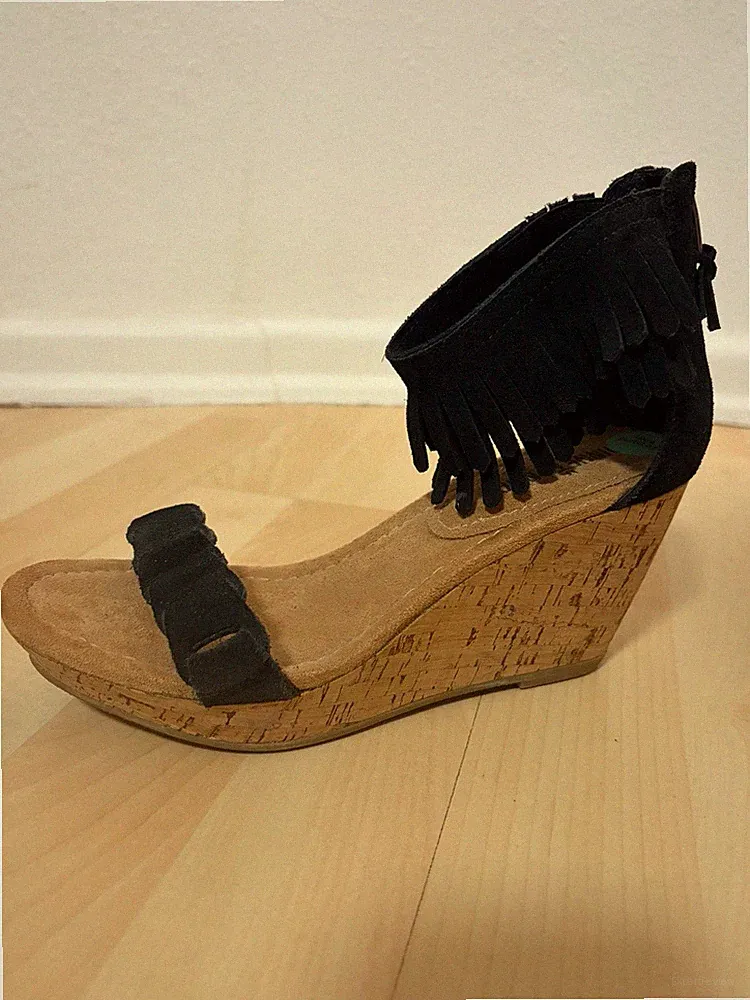 Minnetonka Keilsandalen Damen Gr. 37 – NEU – Wildleder Fransen Schwarz