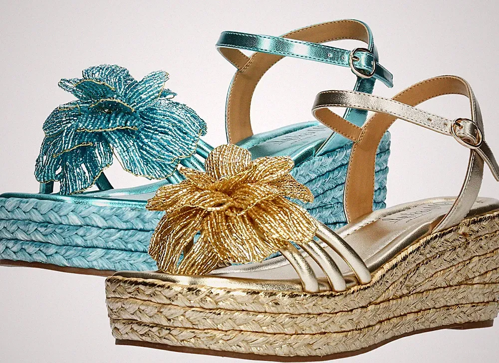 Misstyl by Laura Vita Damen Sandalette Glanz Perlenblüte Plateau MARIEO 07