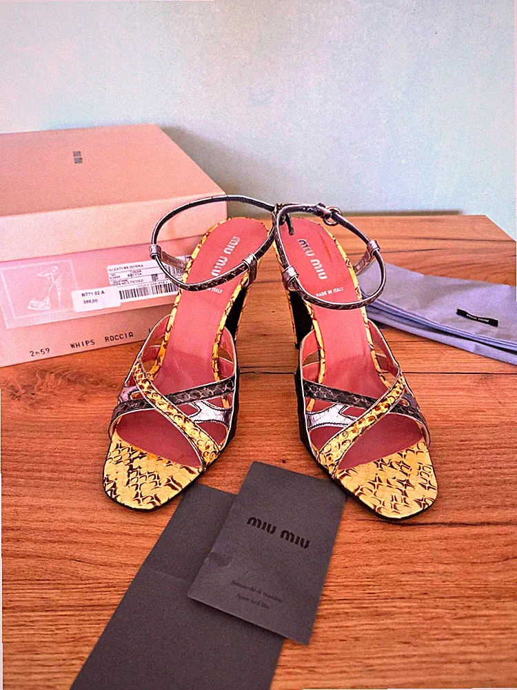 Miu Miu Damen Riemchen-Sandalen Keilabsatz Schlangenprint Leder EU 37,5 Beige