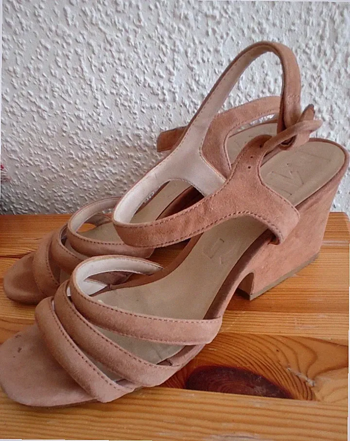 MNG Damen Keilabsatz Sandalen Gr. 39 camel Absatz 7,5 cm kaum getragen