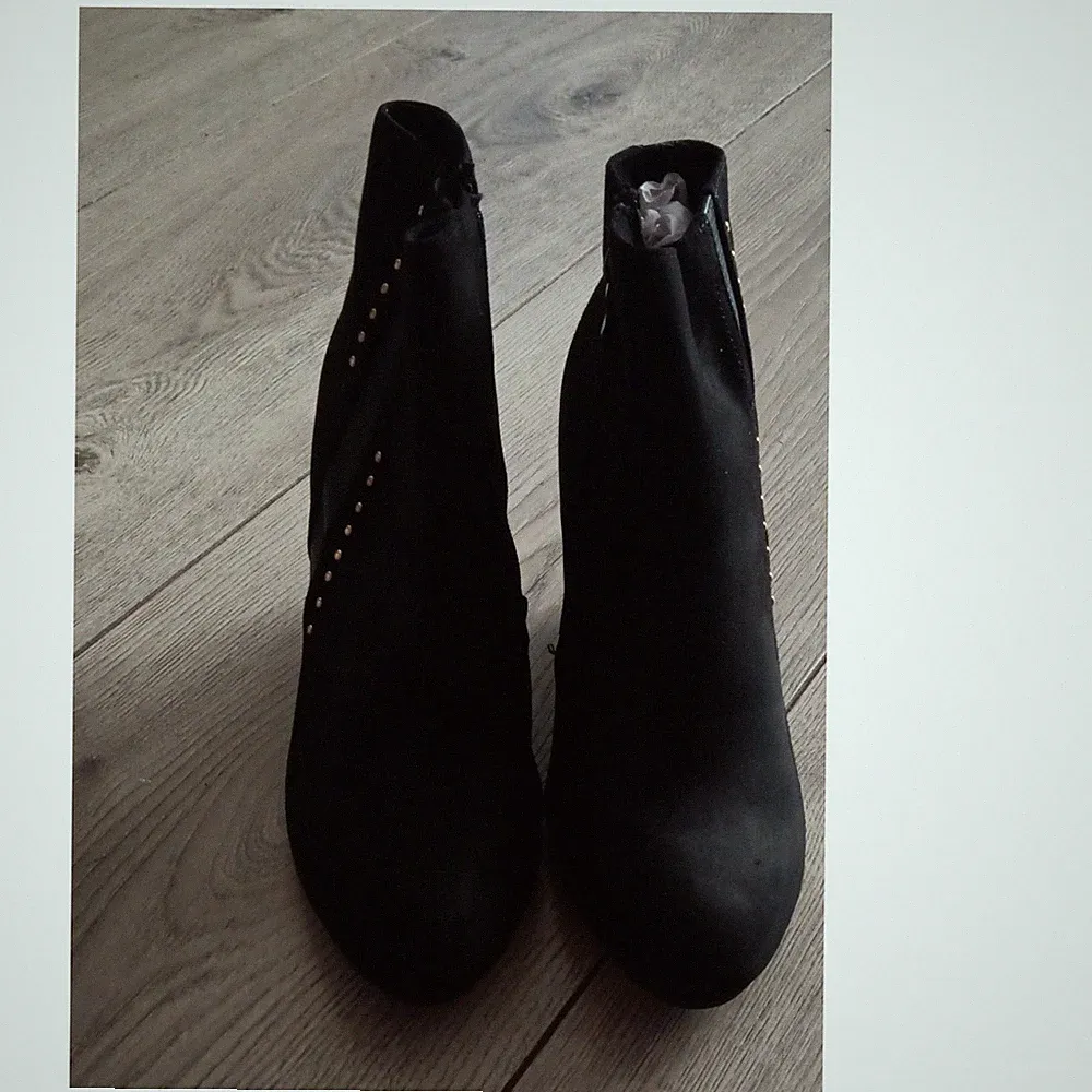 ModeQueen Damen Stiefelette Wildleder Nieten Keilabsatz Schwarz Größe 41