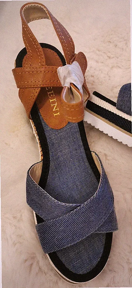 Nagelneue Sandalen mit Keilabsatz Denim blau/braun Gr. 38 JEEINI