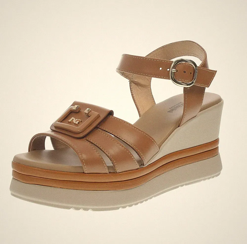Nerogiardini Leder Sandalen mit braunem Keilabsatz - Damen Schuhe Sandalen